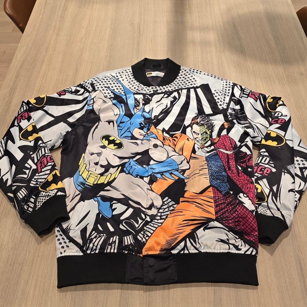 DC Comics Batman vs Two-Face Bomber Jacket Mens Large Comic Book Print Quilted L